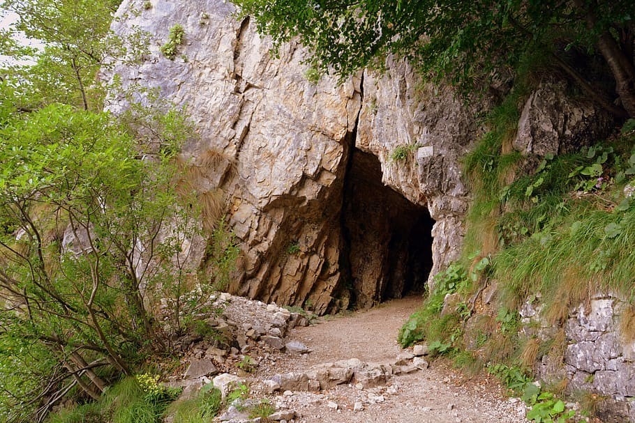 неандертальцы-пещера